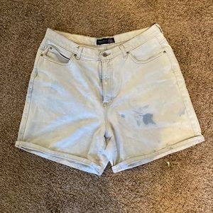 Bleached mom shorts